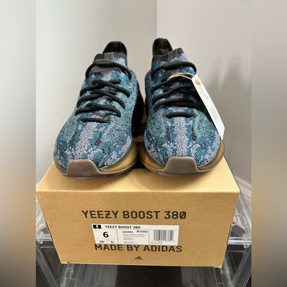 Yeezy boost 380 Covellite size 6 - Picture 6 of 9
